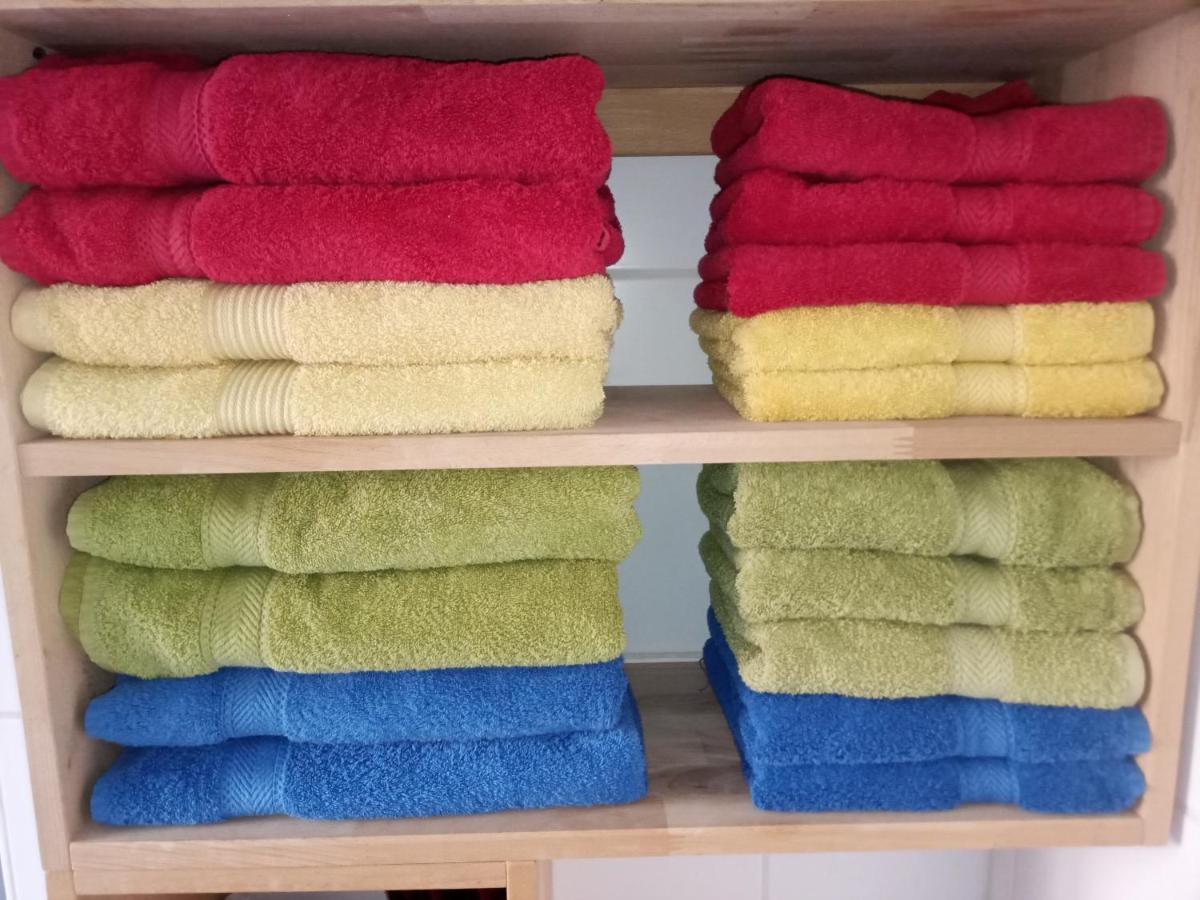Familiensuite, Zwei Zimmer, Mitbenutzung Von Kuche Und Bad Rott Kültér fotó